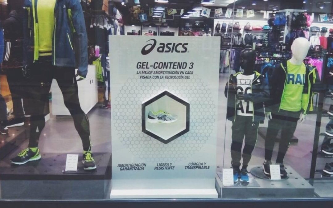 Decoración de escaparates para Asics. Acciones de Retail Marketing