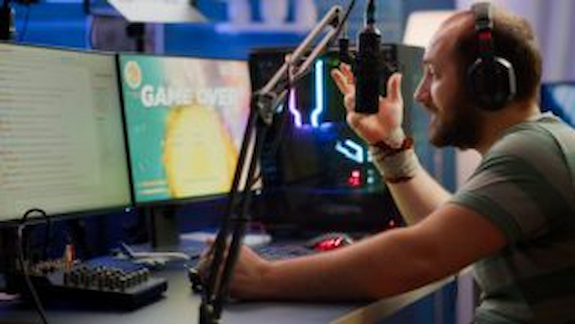 TIKTOKERS, INFLUENCERS OR STREAMERS, WHICH ONE TO CHOOSE?